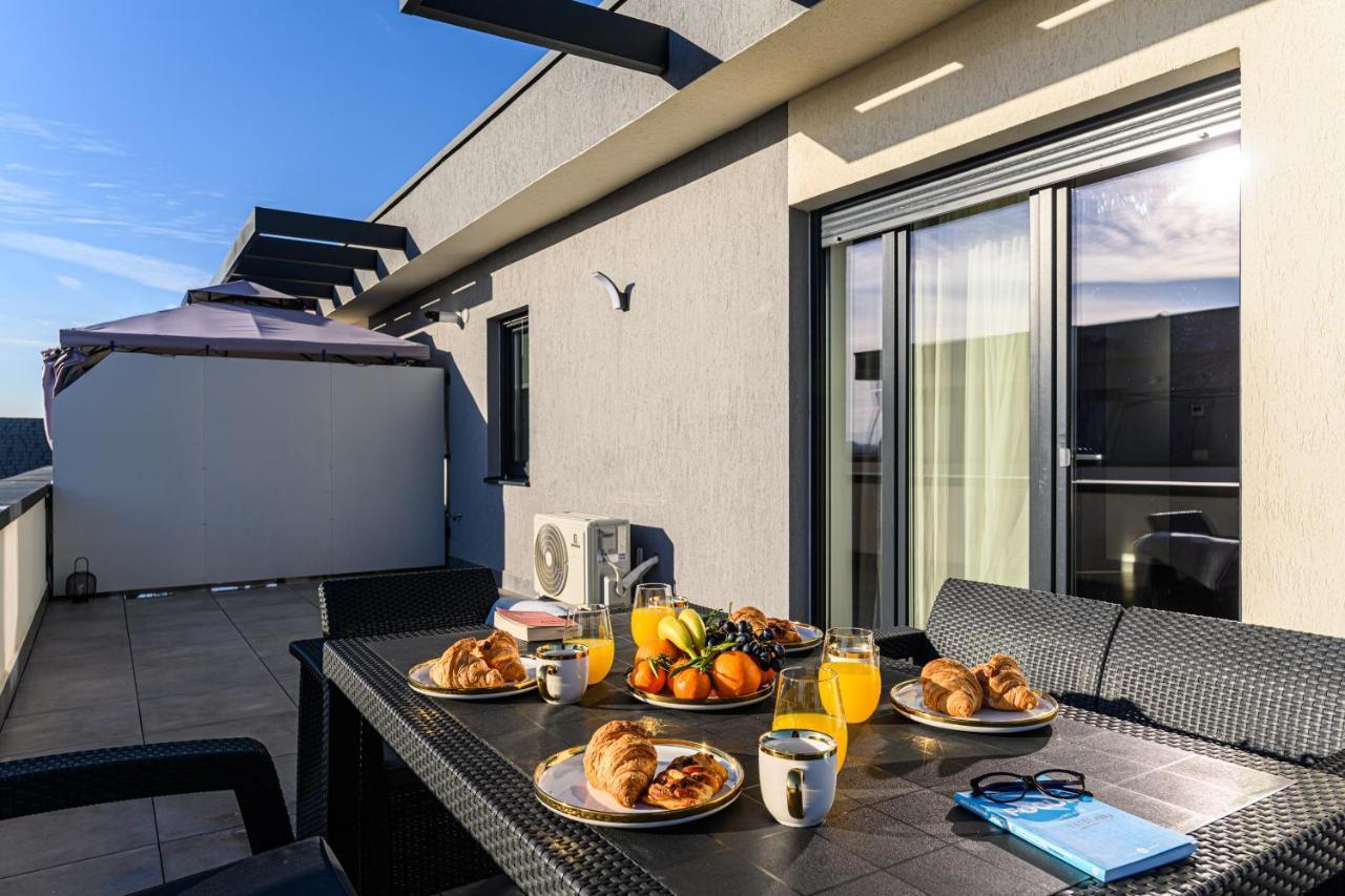 Koa - Moon Penthouse Apartment Brasov Luaran gambar